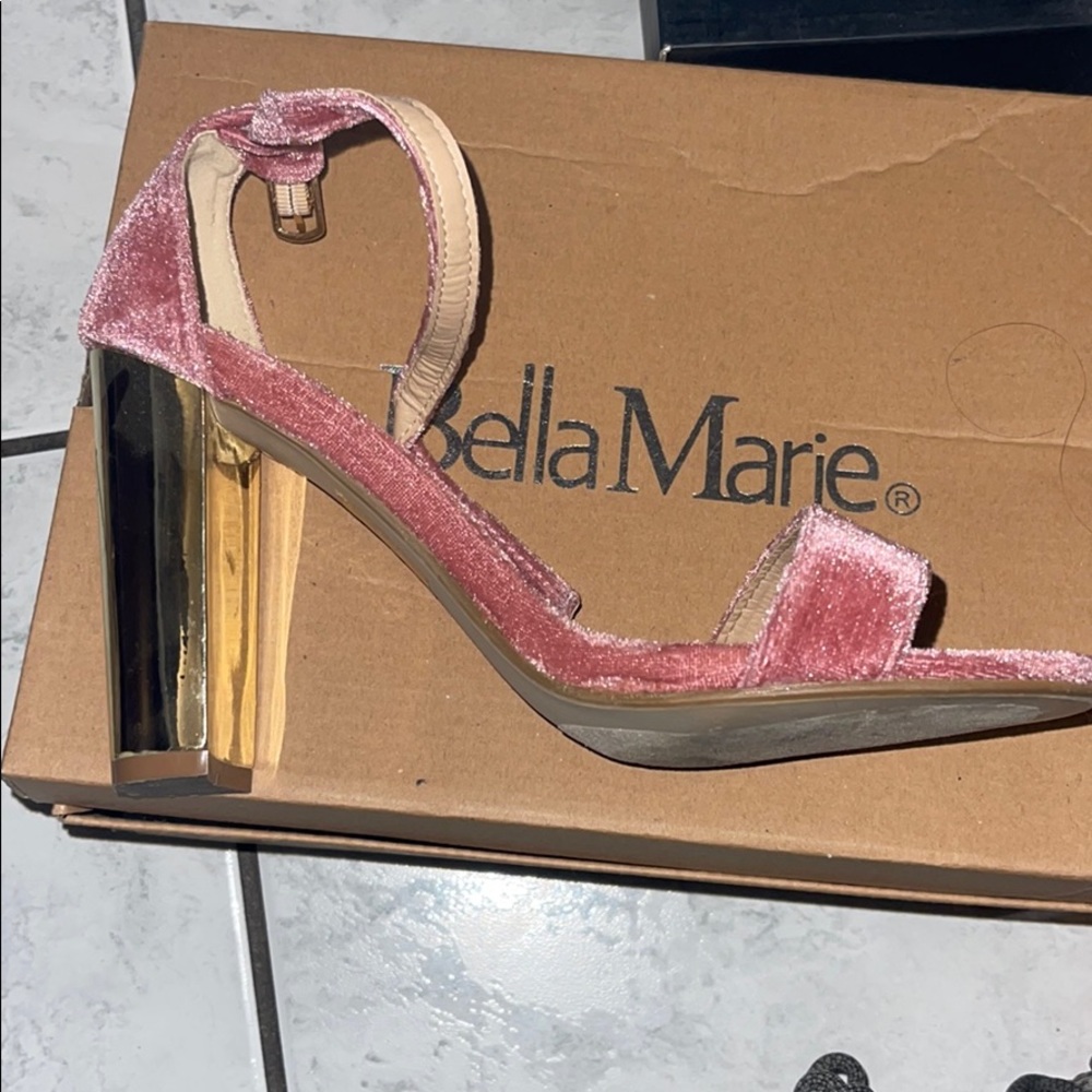Velvety with a gold heel